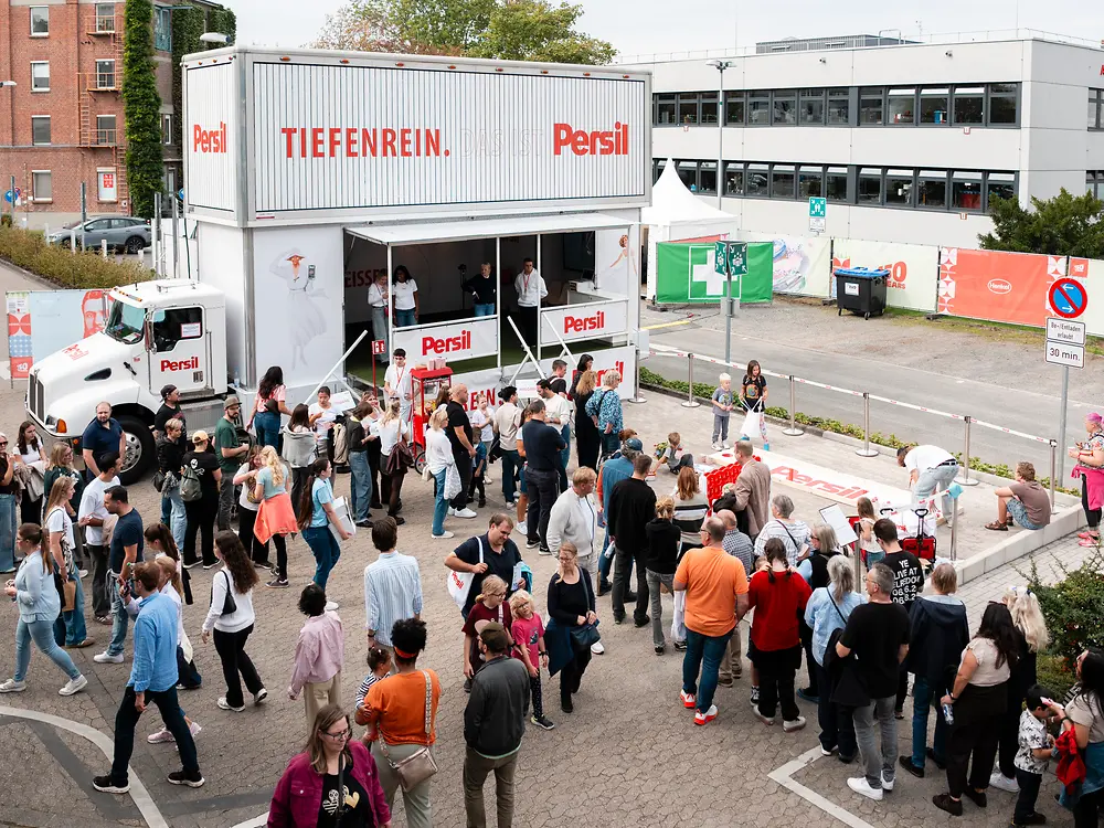 
The Persil truck was among the attractions on the festival grounds, inviting guests to explore and interact.