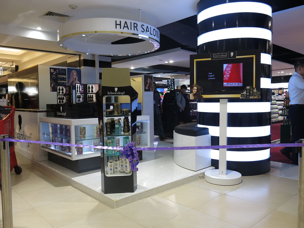 At its in-store salon in Transmart Carrefour in Jakarta Schwarzkopf Professional offers hair styling on-the-go.