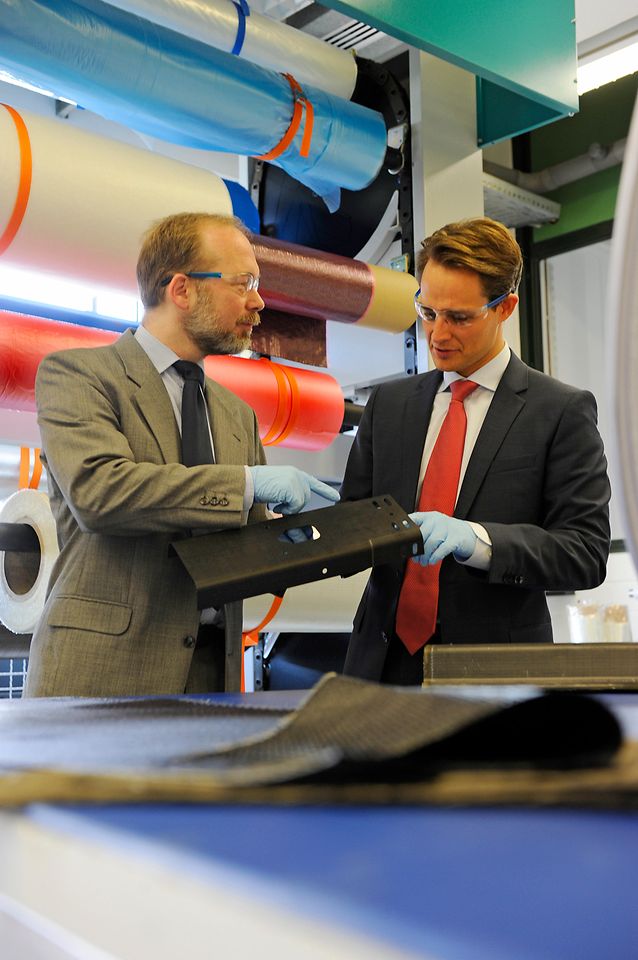 Frank Deutschländer and Dr. Andreas Ferencz inspect a lightweight component for the automotive industry