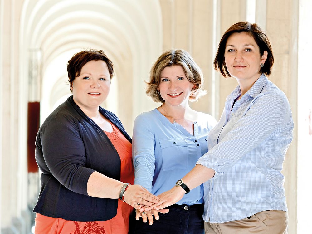 Henkel employee Dorota Strosznajder, shown here with her expert mentors from the “Fundacja Miejsce Kobiet,” Agnieszka Kramm (left) and Anna Jachimiak (right)