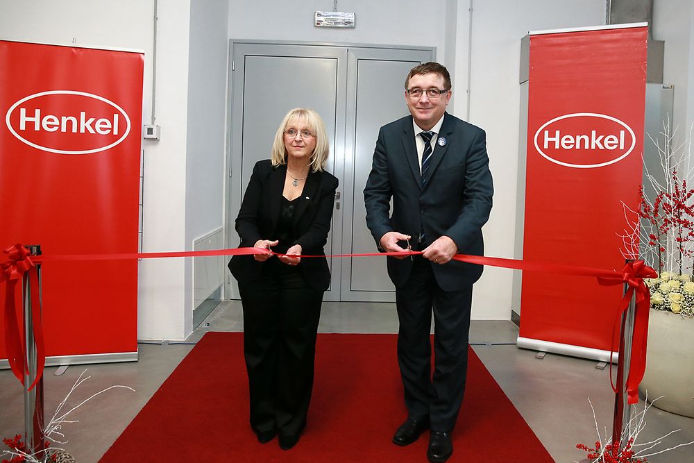 Director of Henkel Maribor, Melita Ferlež, and the mayor of Maribor, Andrej Fištravec, at the opening ceremony.