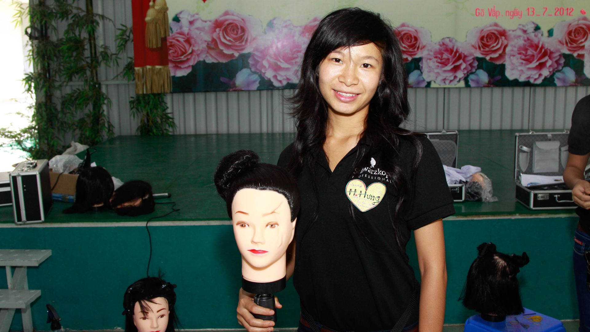 After Shaping Futures has offered Hung a hairdressing training in 2012 she has secured herself a job in Ho CHi Minh City, Vietnam.