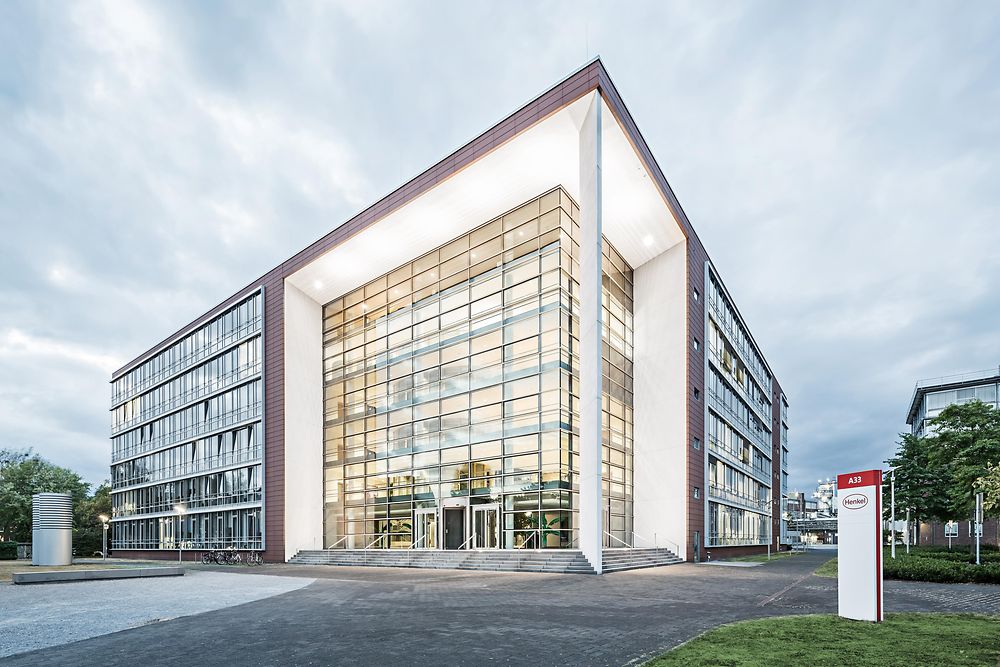 Gebouw aan het Henkel hoofdkantoor in Düsseldorf.