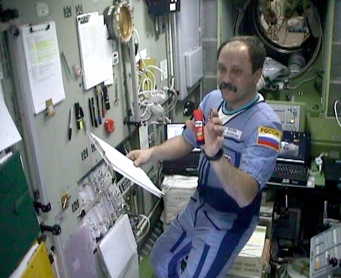 2001 Prit stick space - Russian cosmonaut Yuri Usachev
