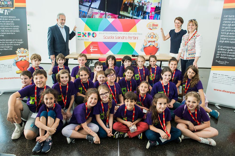 In Milan, the school that collected the most clothing won tickets to visit the Expo Milan 2015. 