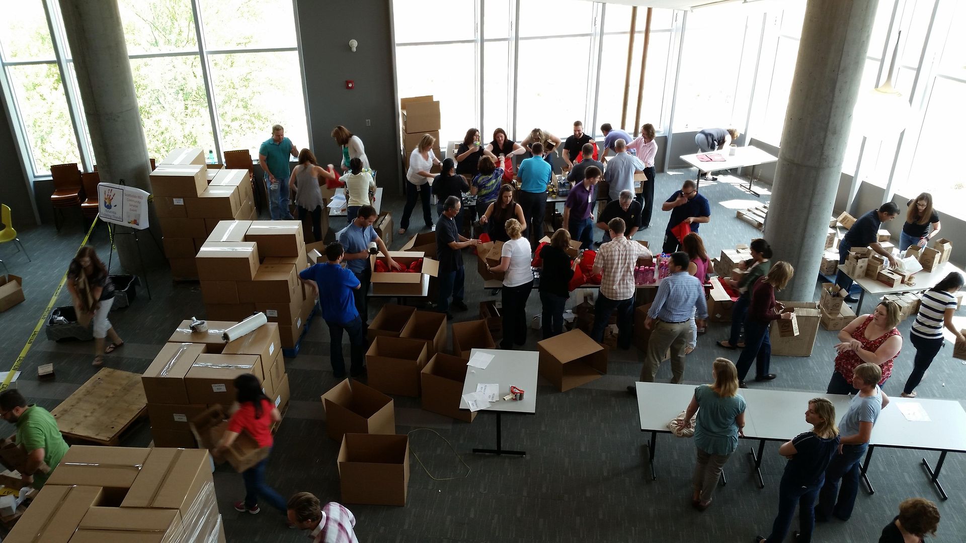 Employees packed one thousand “Dream Kits”