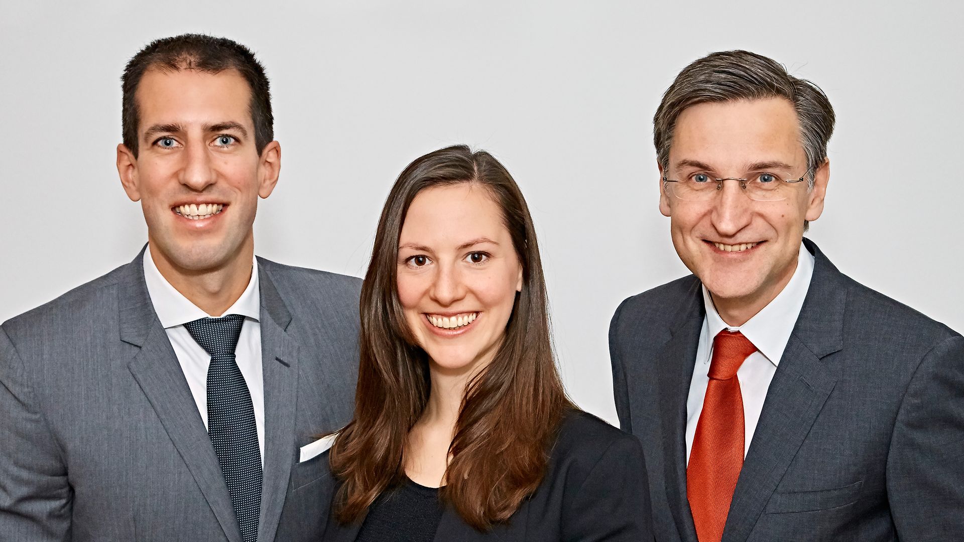 Mag. Georg Grassl (rechts), General Manager Österreich Laundry & Home Care der Henkel CEE, wird nunmehr durch Mag. Sophie-Marie Attems und MMag. Thomas Gigl (links) im Brand Management unterstützt.