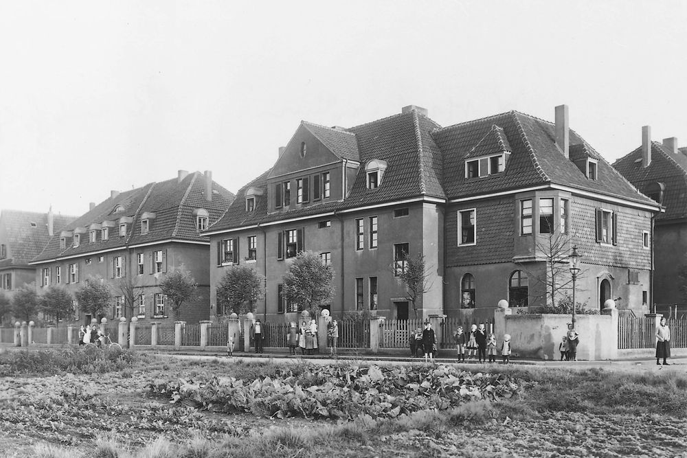 1911: The first company-owned apartments were built 