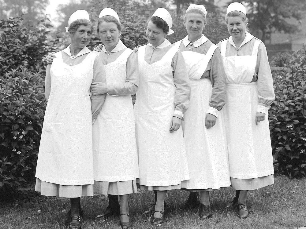1931: Five nurses worked at the infirmary and imparted e.g. principles of hygiene in order to prevent diseases.