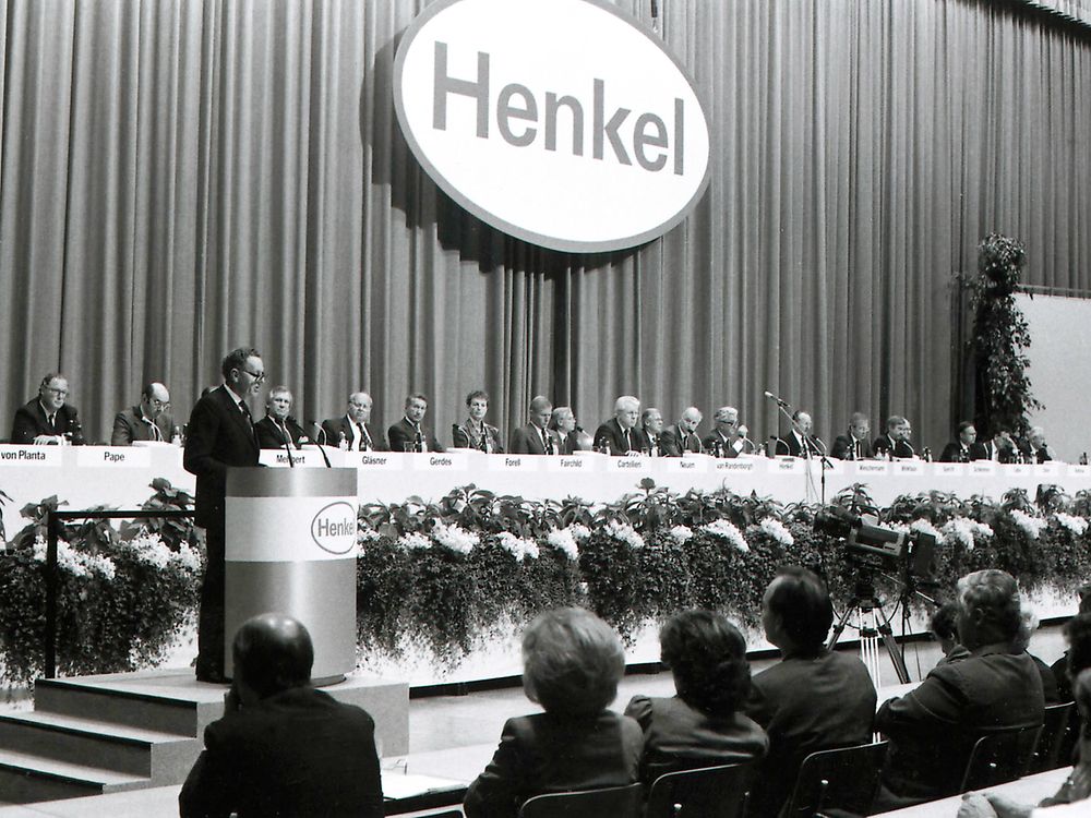 1986: Henkel’s first public annual general meeting