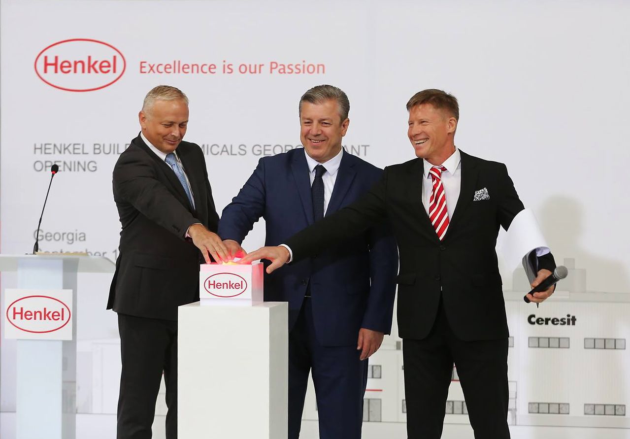 From the left: Zdenek Brich, Director for Building Materials at Henkel Adhesive Technologies, together with Georgian Prime Minister Giorgi Kvirikashvili and Alexey Ananishnov, General Manager at Henkel Consumer Adhesives for Russia and the Caucasus region