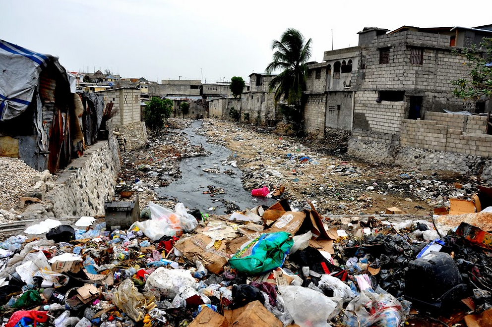 Many communities in Haiti live without access to waste management infrastructure. This means waste – including plastic waste – enters small waterways. From there, it travels to the ocean.