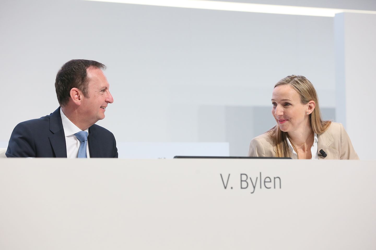 
CEO Hans Van Bylen and Dr. Simone Bagel-Trah, Chairwoman of the Shareholders’ Committee and Supervisory Board