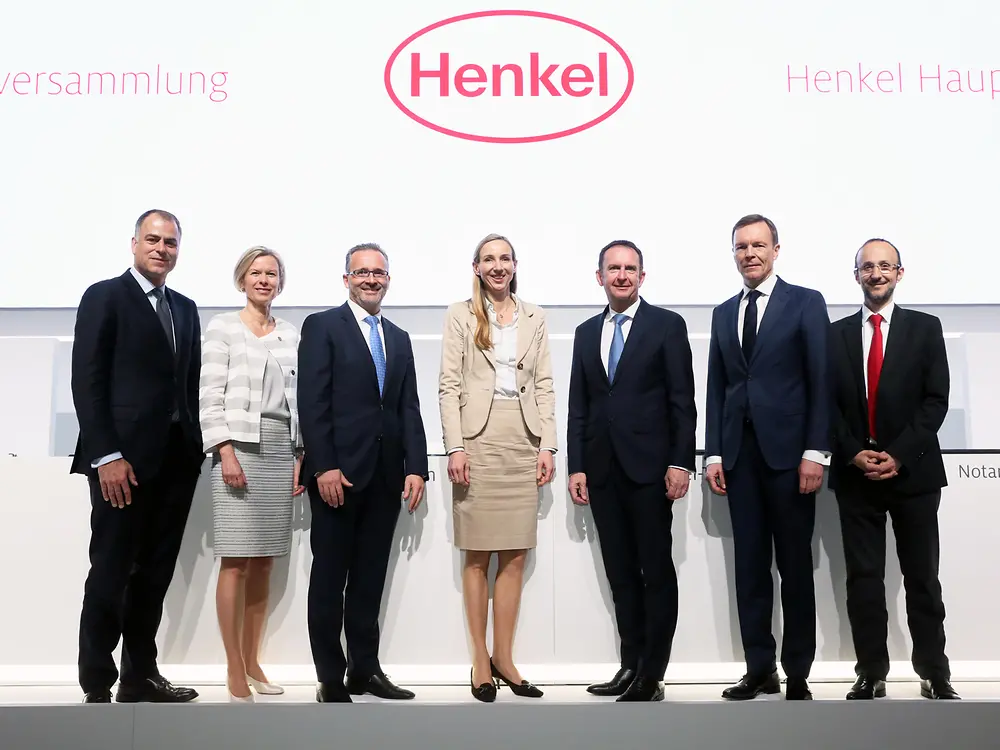 
Dr. Simone Bagel-Trah (center) with the Henkel Management Board
