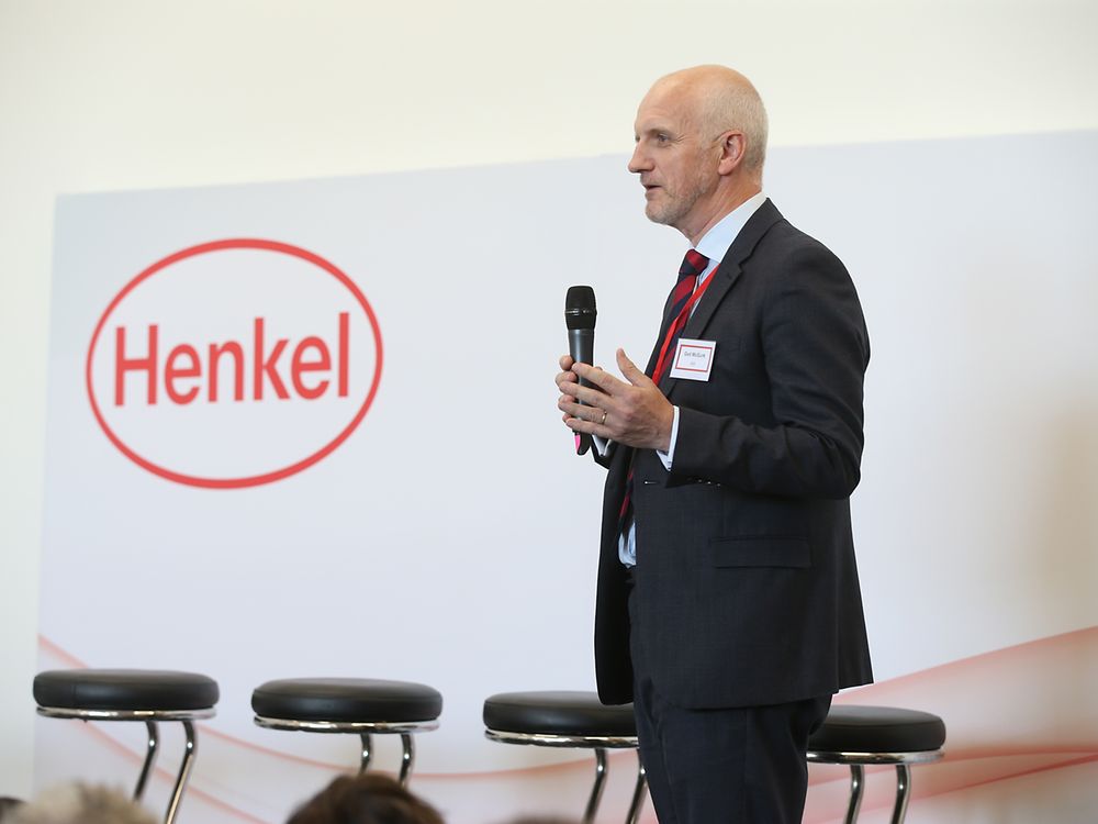 Ged McGurk, Head of Technical Customer Services for 3D Printing, Henkel, hosts a panel discussion with industry leaders