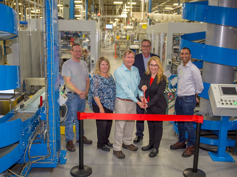 Leaders from the West Hazleton facility, and the Beauty Care leadership team, celebrate the opening of the line expansion for both Dial® body wash and Dial® liquid hand soap.