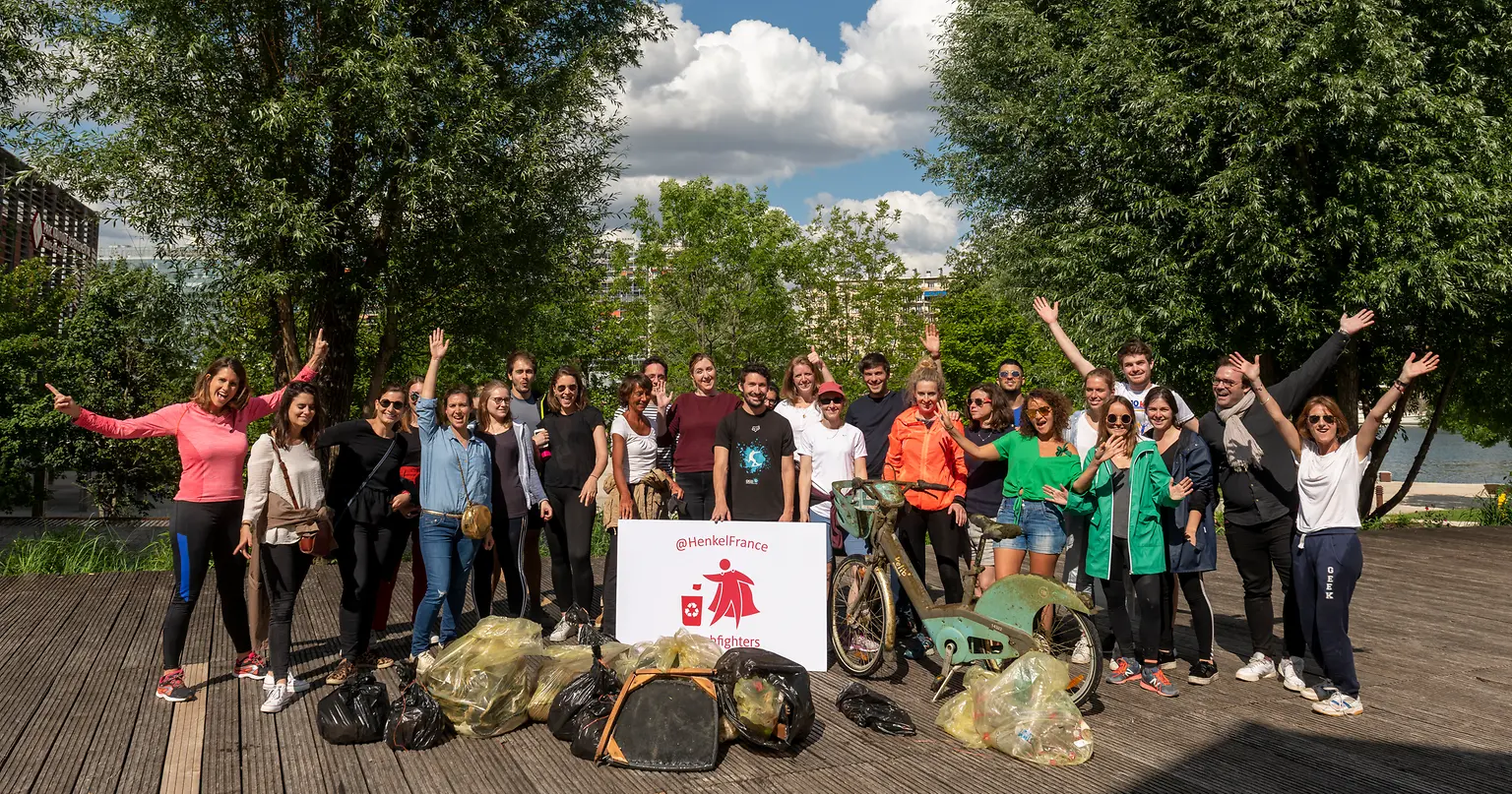 Henkel France employees participate in the ‚trashfighter‘ initiative to clean up trash and raise awareness against plastic waste in the environment.